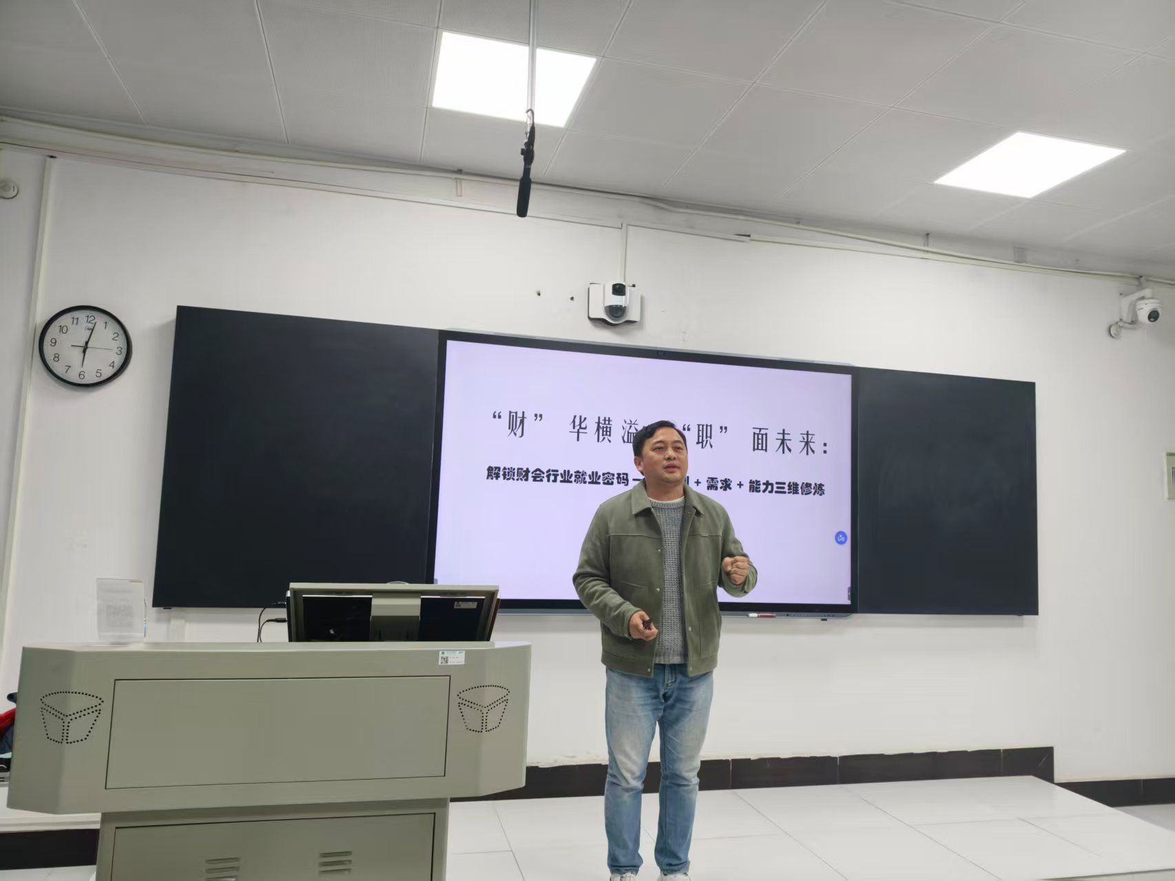 768f8bdac3a1fcaf2af94b0c3d3f252a