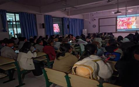 人们在房间里 AI 生成的内容可能不正确。